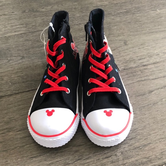 💖HP💖Disney (Micky Mouse)Canvas booties for boy’s - Picture 1 of 7